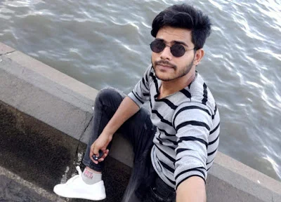 kalpvraksh rastogi At gate way of india about Hindustan support